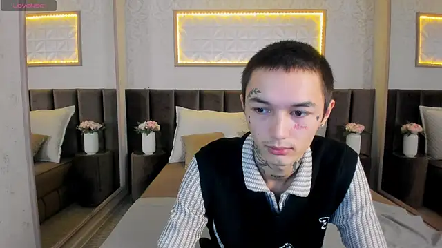 Snapshot of Ionarne chatting on 11-15-25, 12:34 Ionarne online show from 11-15-25, 12:34