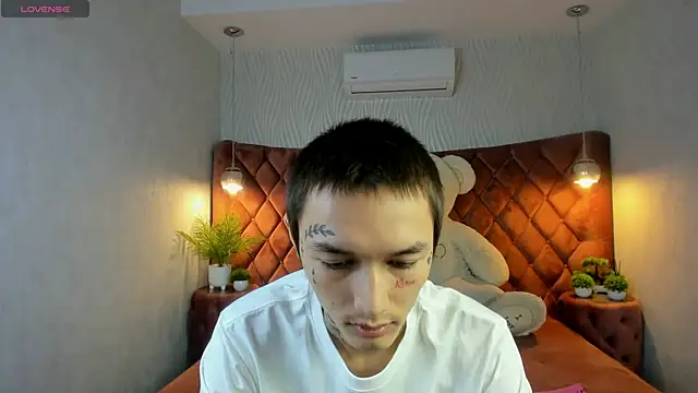 Snapshot of Ionarne chatting on 11-30-25, 12:31 Ionarne online show from 11-30-25, 12:31