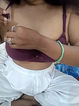 Snapshot of Sexy_Divya__ chatting on 05-10-26, 06:29 Sexy Divya online show from 05-10-26, 06:29
