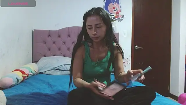 Snapshot of katty_hottest chatting on 02-11-26, 12:32 katty hottest online show from 02-11-26, 12:32