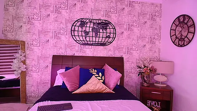 Snapshot of meredith_jones chatting on 11-30-25, 01:04 meredith jones online show from 11-30-25, 01:04