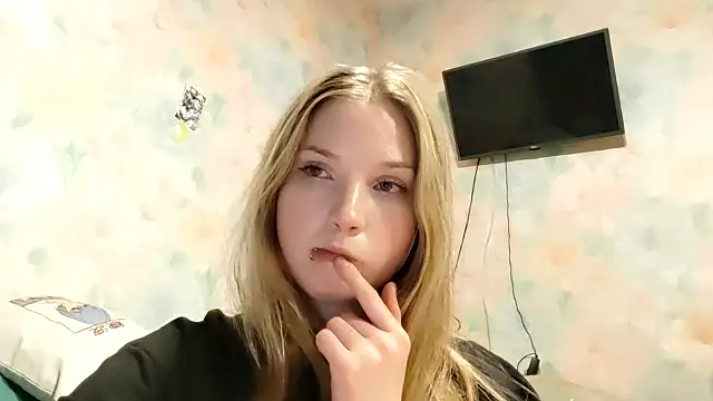 Snapshot of BarkySedna chatting on 12-02-25, 01:39 BarkySedna online show from 12-02-25, 01:39