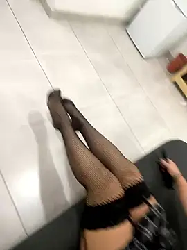 Snapshot of amazonaa9 chatting on 01-11-26, 01:32 amazonaa9 online show from 01-11-26, 01:32