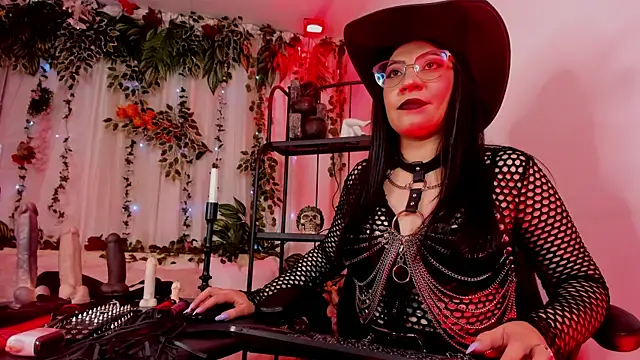 Halley Ravenn online show from 04-15-26, 08:53