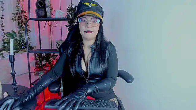 Snapshot of Halley_Ravenn chatting on 05-15-26, 09:22 Halley Ravenn online show from 05-15-26, 09:22