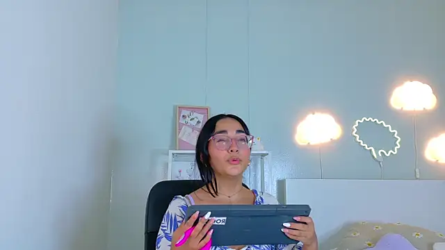 NicoletCherry   online show from 12-05-25, 07:43