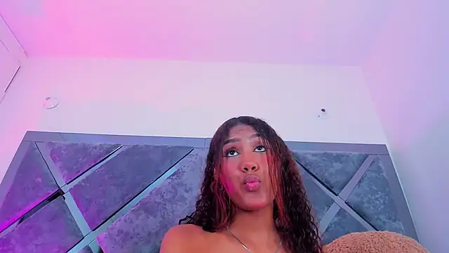 Snapshot of luciagray1 chatting on 11-16-25, 11:43 luciagray1 online show from 11-16-25, 11:43