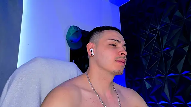 Maxwell Dupont online show from 12-17-25, 02:45