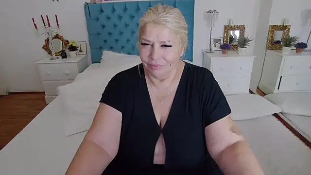 Snapshot of ByaStorm chatting on 09-10-25, 06:35 ByaStorm online show from 09-10-25, 06:35