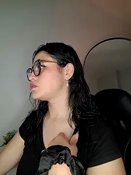 Snapshot of Dakhota_Rouge chatting on 06-02-26, 04:25 Dakhota Rouge online show from 06-02-26, 04:25