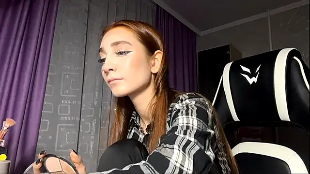 HollyPaw online show from 11-14-25, 06:06