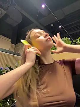 SashaCatt online show from 12-21-25, 08:54