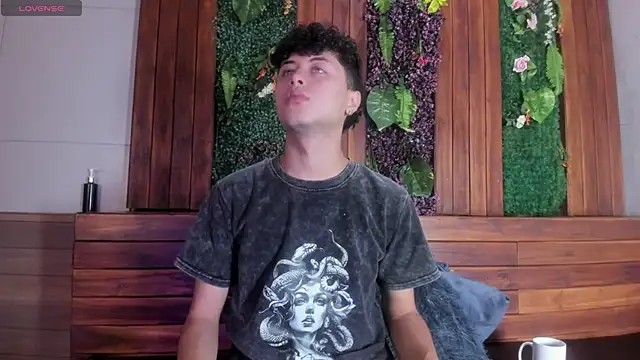 Noah dupont  online show from 12-21-25, 11:28