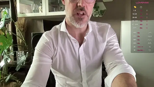 Snapshot of the_new_fit_rubinho chatting on 11-13-25, 09:19 the new fit rubinho online show from 11-13-25, 09:19