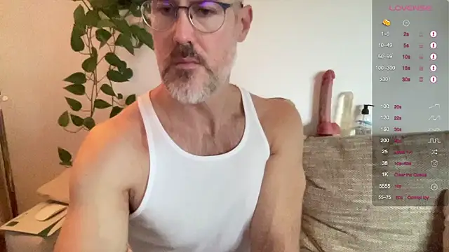 Snapshot of the_new_fit_rubinho chatting on 11-15-25, 09:28 the new fit rubinho online show from 11-15-25, 09:28