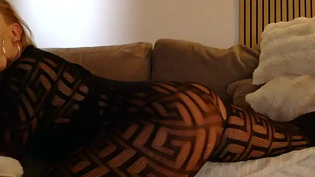 lorenarowena online show from 02-06-26, 03:15