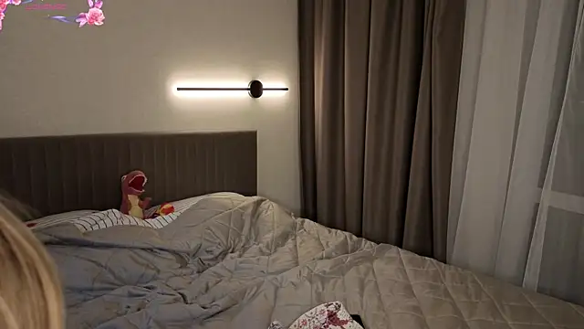 Snapshot of MiroslavaFairy chatting on 11-11-25, 09:15 MiroslavaFairy online show from 11-11-25, 09:15