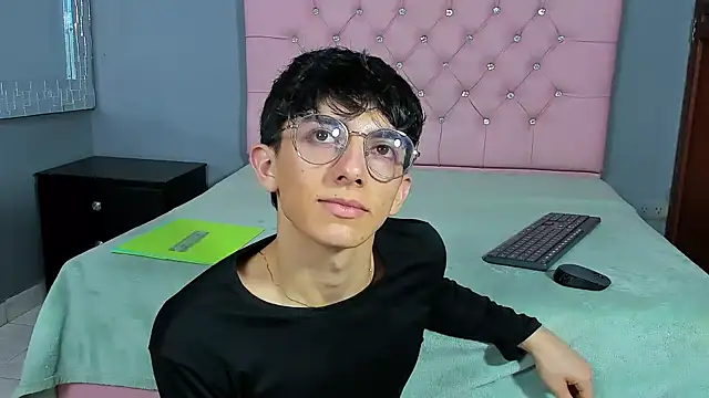 ElanGiraldo online show from 01-13-26, 09:31