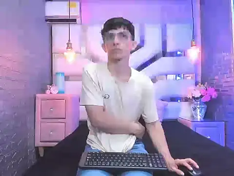 ElanGiraldo online show from 04-12-26, 09:31