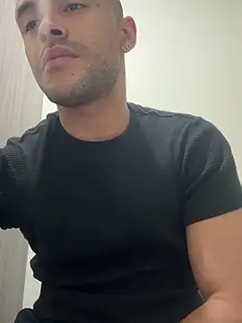 Snapshot of Naim__ chatting on 11-27-25, 04:36 Naim online show from 11-27-25, 04:36