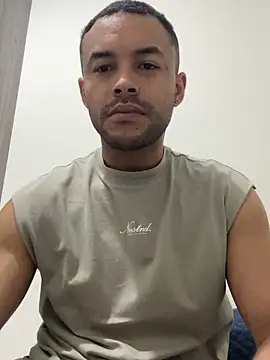 Snapshot of Naim__ chatting on 11-28-25, 03:31 Naim online show from 11-28-25, 03:31