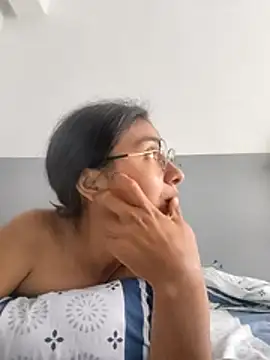 Uvit online show from 04-25-26, 03:31