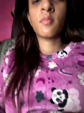 Snapshot of Your___Moonlight chatting on 12-18-25, 07:31 Your Moonlight online show from 12-18-25, 07:31