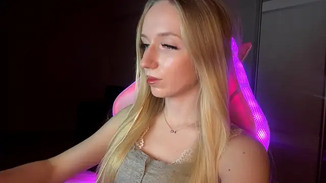 Snapshot of LaceDream chatting on 11-22-25, 03:11 LaceDream online show from 11-22-25, 03:11