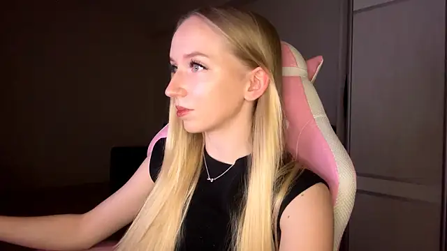 Snapshot of LaceDream chatting on 11-24-25, 03:12 LaceDream online show from 11-24-25, 03:12