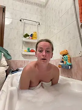 Snapshot of NaughtyAmore chatting on 11-19-25, 04:51 NaughtyAmore online show from 11-19-25, 04:51