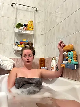 Snapshot of NaughtyAmore chatting on 11-21-25, 09:02 NaughtyAmore online show from 11-21-25, 09:02