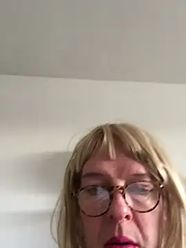 simone xdressing online show from 01-26-25, 10:12