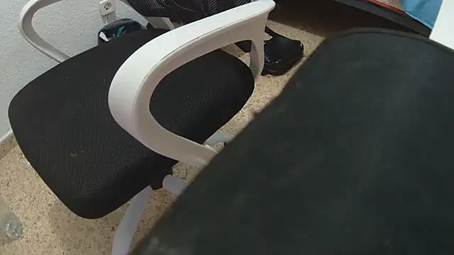 Snapshot of Calavera2001 chatting on 12-19-25, 11:56 Calavera2001 online show from 12-19-25, 11:56