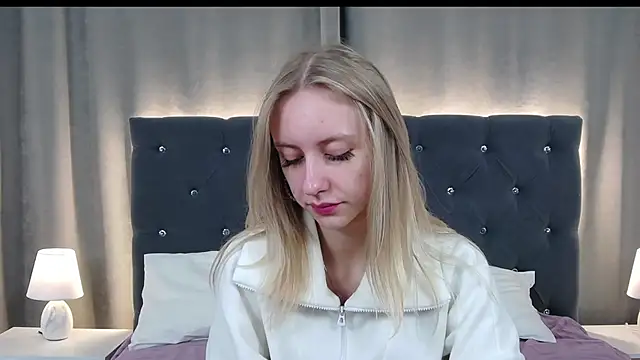 Snapshot of RachaelCute chatting on 04-24-26, 04:15 RachaelCute online show from 04-24-26, 04:15