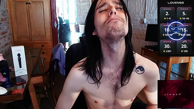 Snapshot of CaramelToy chatting on 11-14-25, 04:06 CaramelToy online show from 11-14-25, 04:06