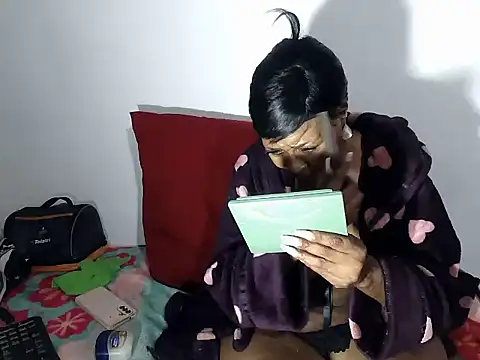 Snapshot of GucciladyXXXX chatting on 11-20-25, 08:30 GucciladyXXXX online show from 11-20-25, 08:30