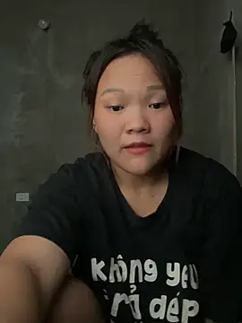 Snapshot of m-mbae chatting on 05-07-26, 10:53 m-mbae online show from 05-07-26, 10:53