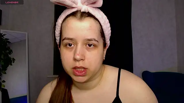 Snapshot of shadowfray chatting on 11-25-25, 01:16 shadowfray online show from 11-25-25, 01:16