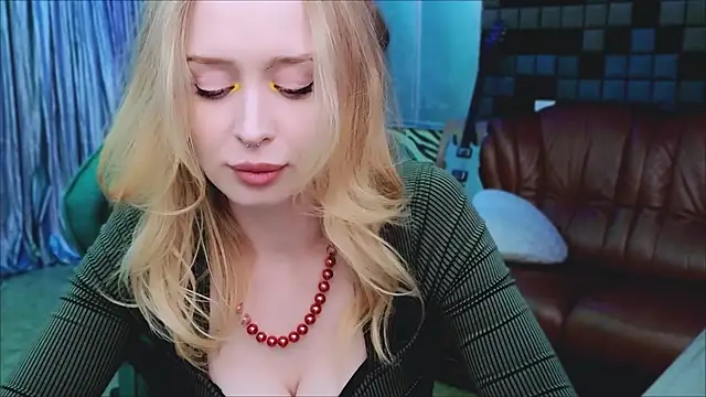 Snapshot of CarolineDjein chatting on 11-25-25, 04:29 CarolineDjein online show from 11-25-25, 04:29