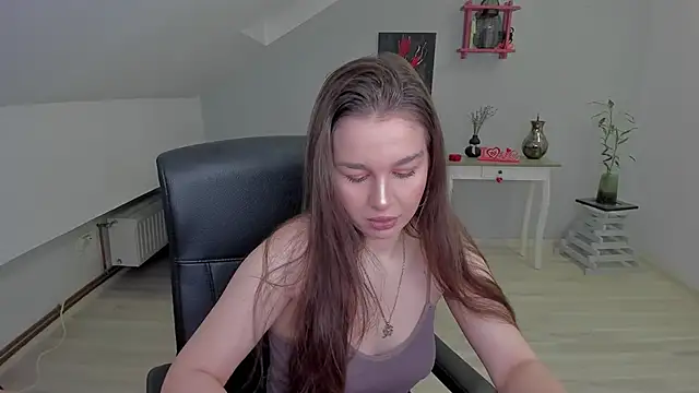 LouannaHart online show from 02-25-26, 04:44