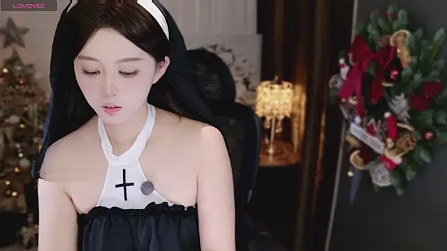 Snapshot of Honey-wanning chatting on 11-30-25, 12:09 Honey-wanning online show from 11-30-25, 12:09