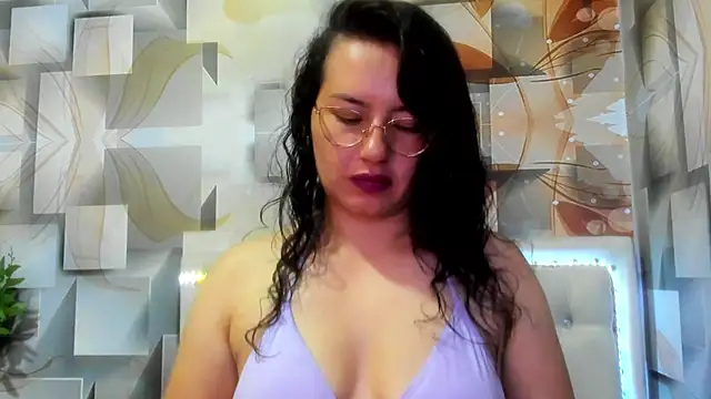 Snapshot of koral_purple chatting on 11-12-25, 01:22 koral purple online show from 11-12-25, 01:22