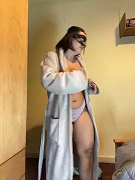 Snapshot of Lexxxie_hott chatting on 12-21-25, 02:35 Lexxxie hott online show from 12-21-25, 02:35