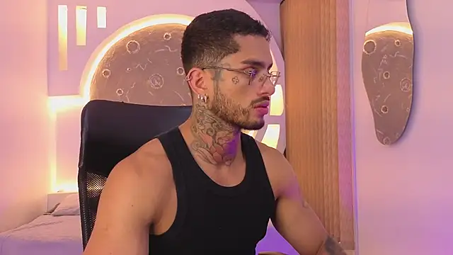 Snapshot of Alanrodgers chatting on 06-19-26, 11:58 Alanrodgers online show from 06-19-26, 11:58