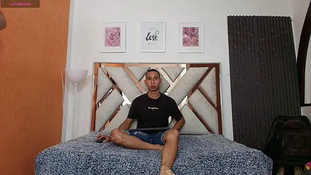 Snapshot of Antonella_And_Thiago chatting on 11-14-25, 12:26 Antonella And Thiago online show from 11-14-25, 12:26