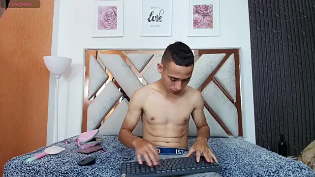 Snapshot of Antonella_And_Thiago chatting on 11-15-25, 12:13 Antonella And Thiago online show from 11-15-25, 12:13