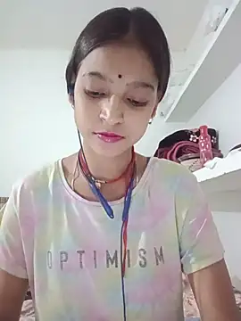 Snapshot of Mohnicute chatting on 05-19-26, 01:06 Mohnicute online show from 05-19-26, 01:06