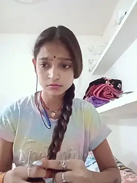 Snapshot of Mohnicute chatting on 05-20-26, 10:43 Mohnicute online show from 05-20-26, 10:43