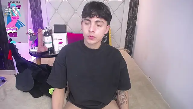 Snapshot of Samu_FoXXX chatting on 11-12-25, 08:19 Samu FoXXX online show from 11-12-25, 08:19