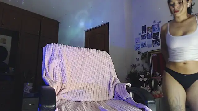 Mia Tylorr online show from 11-13-25, 09:47